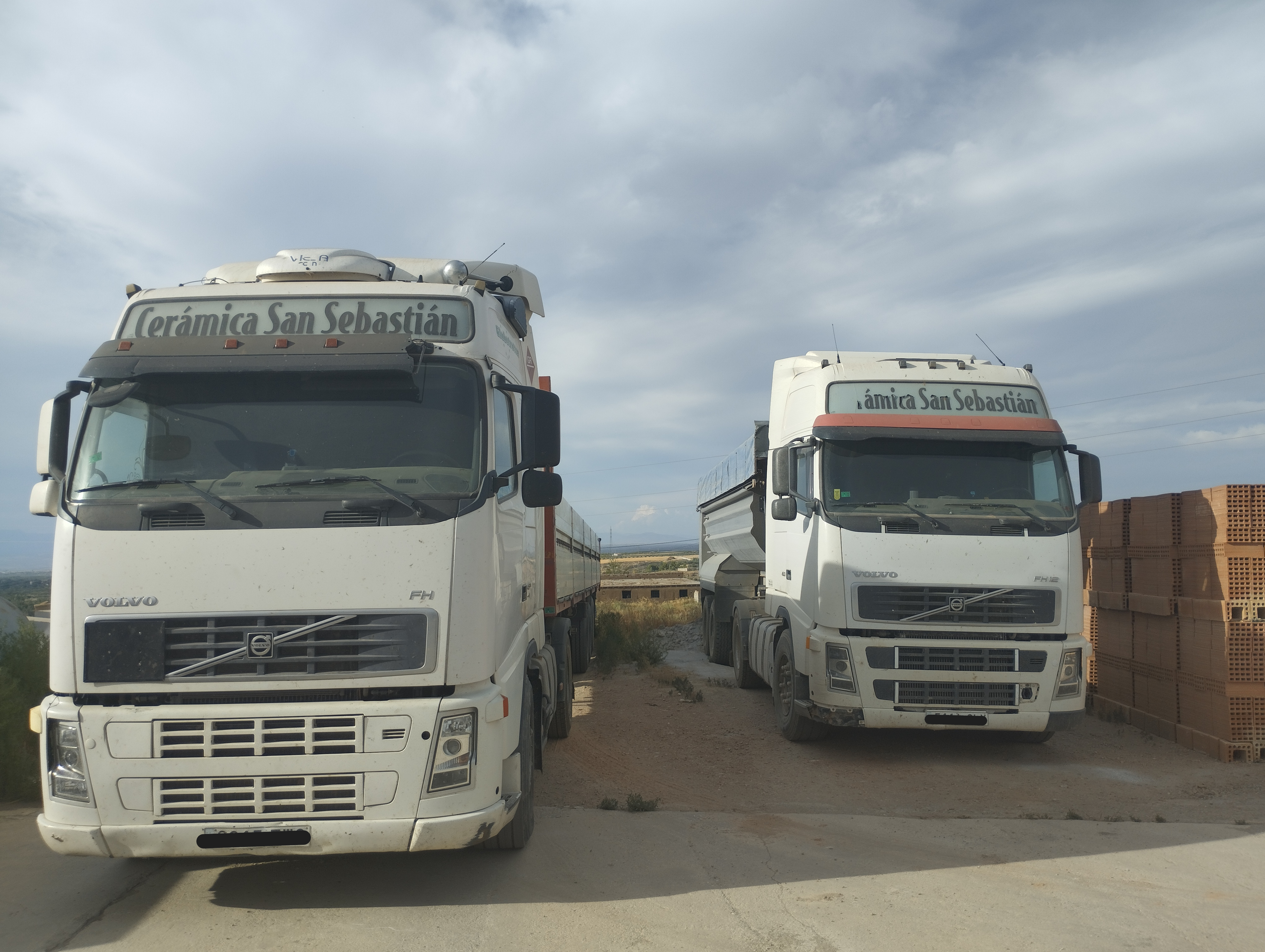 Camiones de reparto de Cerámica San Sebastián